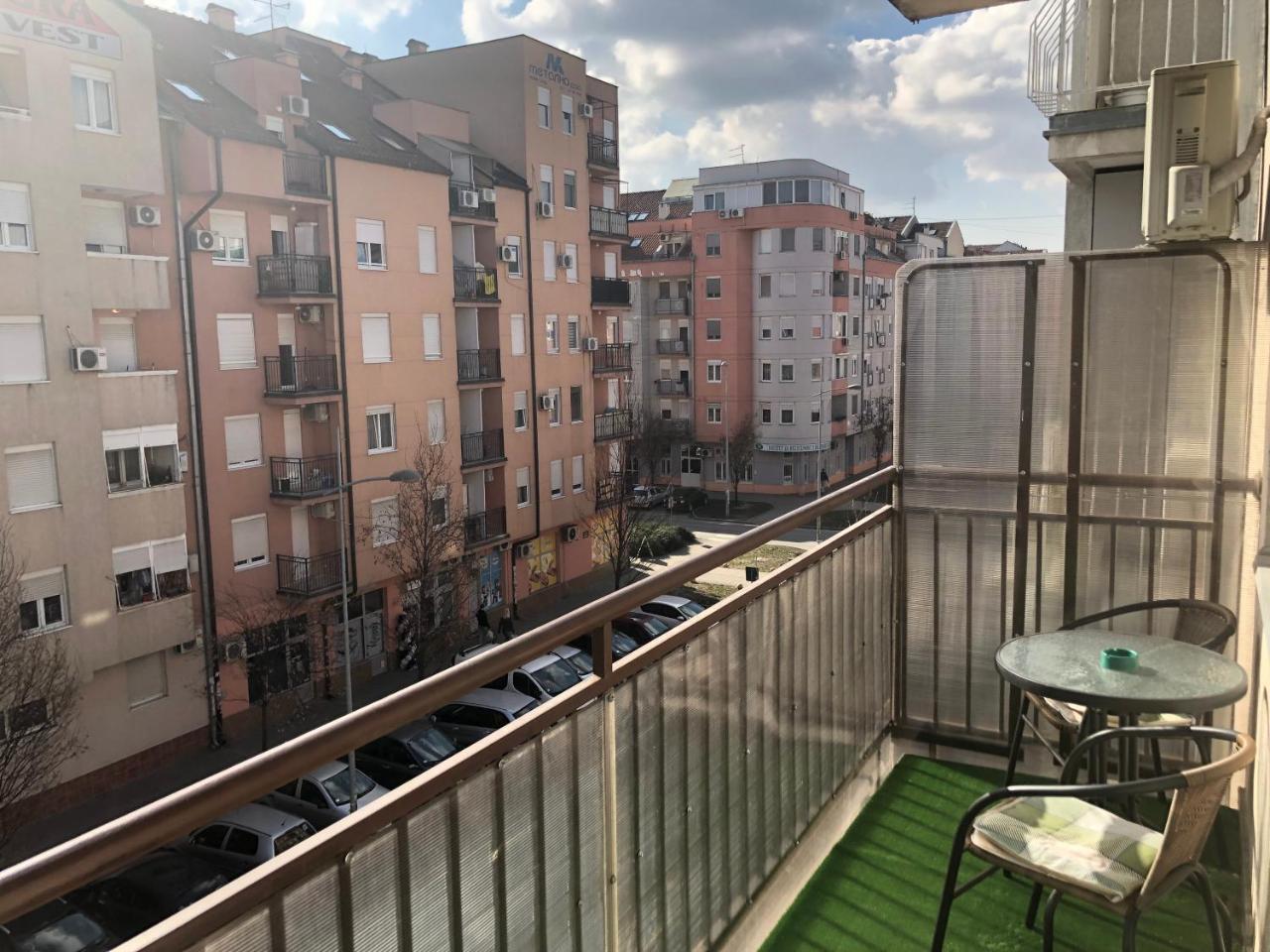 Ferienwohnung Apartman Ivana Novi Sad Exterior foto